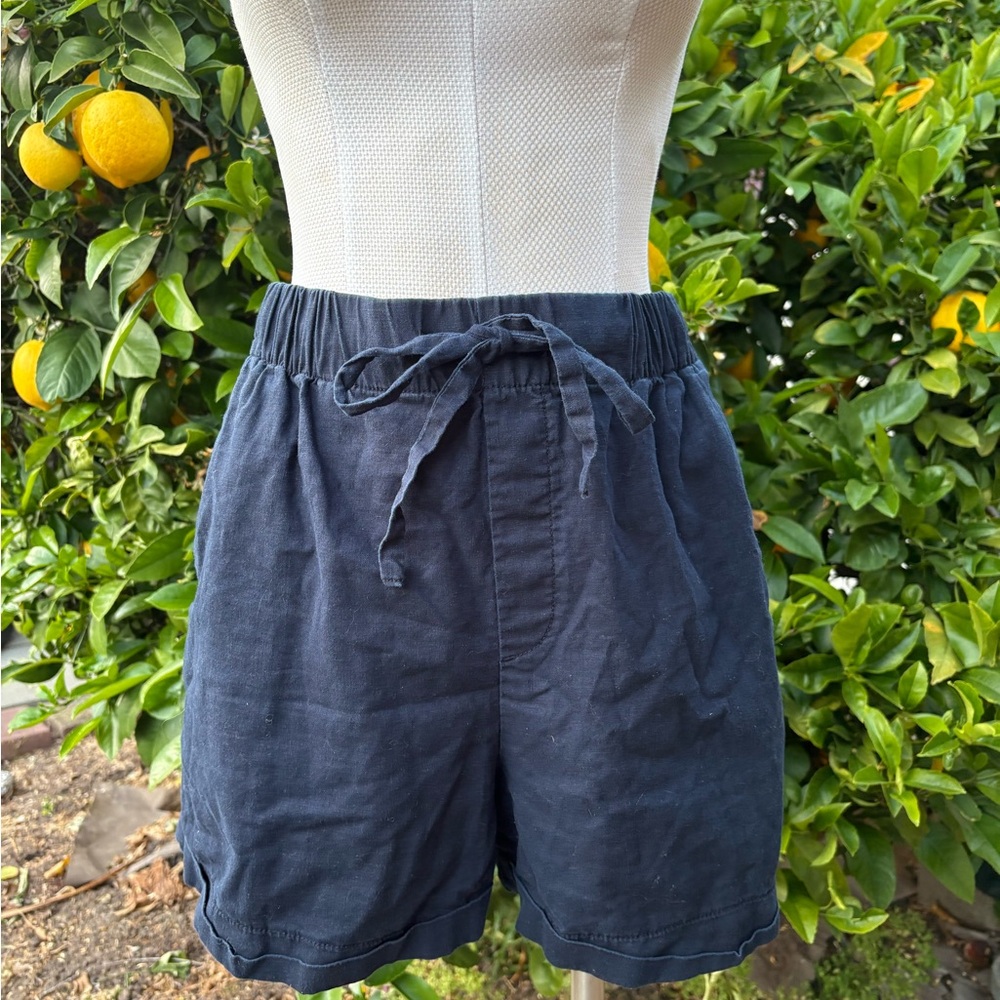 Blue Linen Shorts with Elastic Waistband and Relaxed Fit